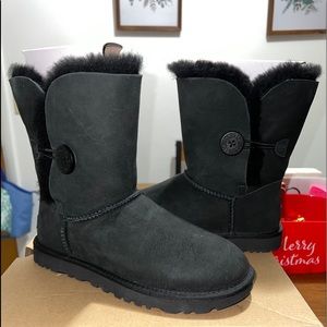 Short Bailey Button Uggs